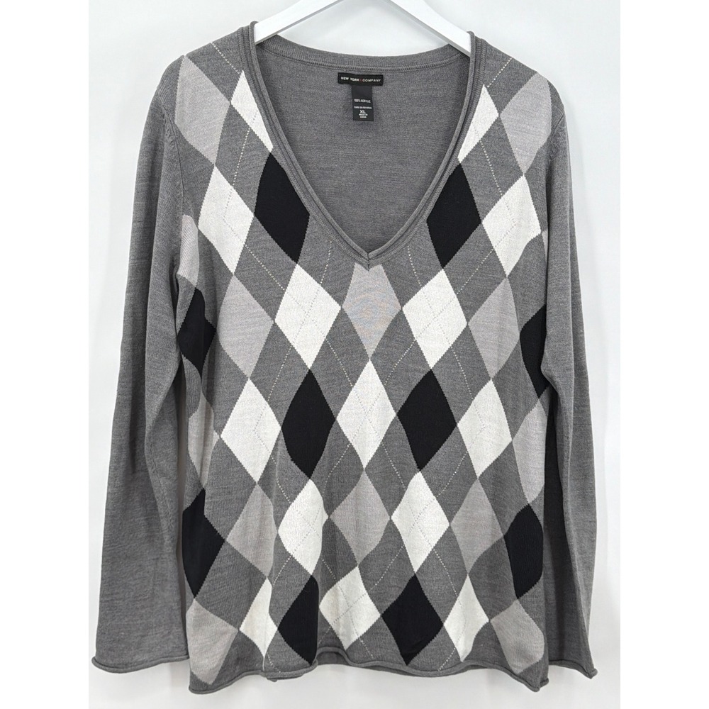 New York & Company Argyle V-Neck Sweater Grey Black White XL Long Sleeve
